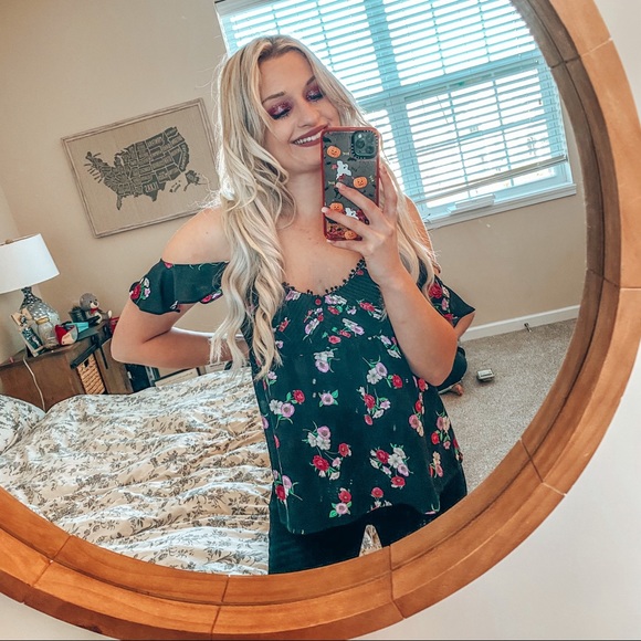 Express Tops - Express floral top medium